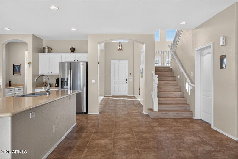 21-7855 E Kenwood St_RedHogMedia