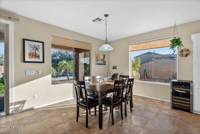 22-7855 E Kenwood St_RedHogMedia