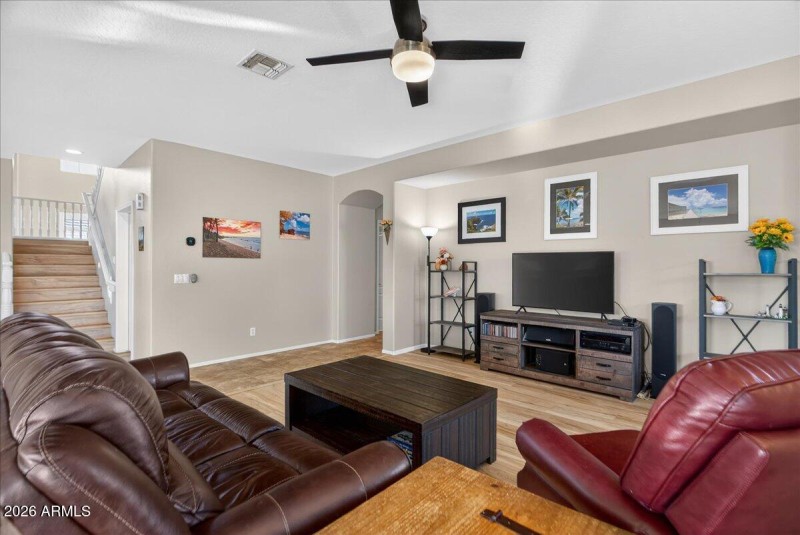 24-7855 E Kenwood St_RedHogMedia