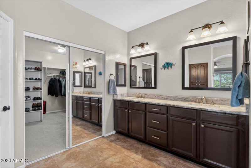 29-7855 E Kenwood St_RedHogMedia