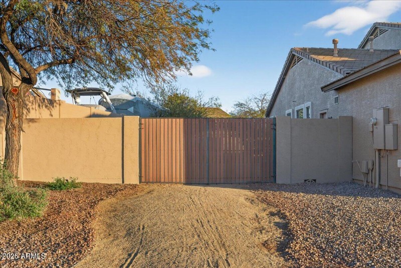 62-7855 E Kenwood St_RedHogMedia