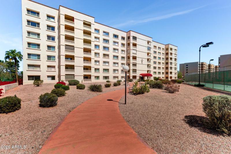 24-web-or-mls-7950-e-camelback-rd-bldg-2