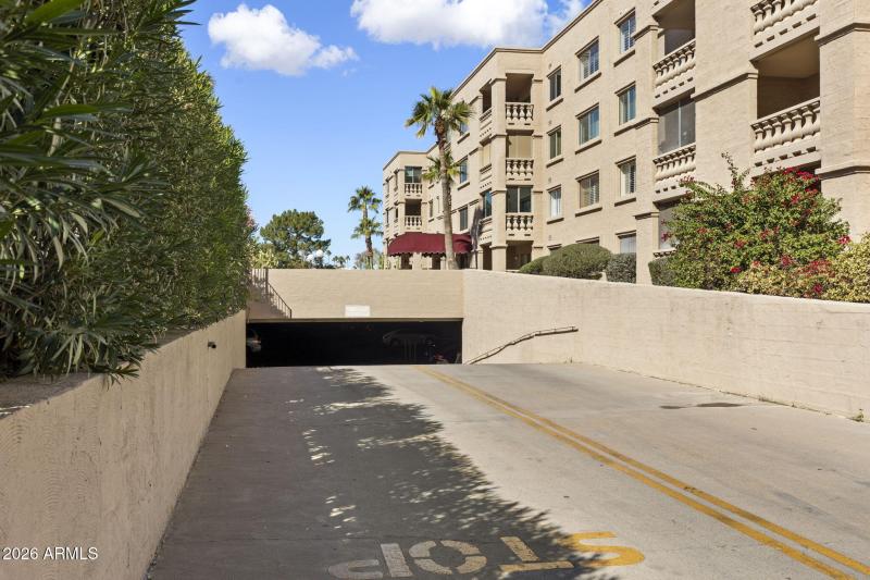 36-web-or-mls-7950-e-camelback-rd-bldg-2