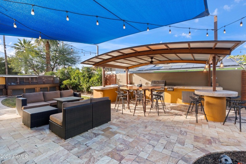 52-Outdoor Kitchen & Bar