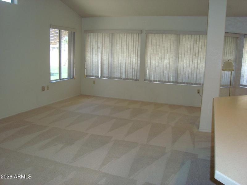 LARGE AZ. ROOM