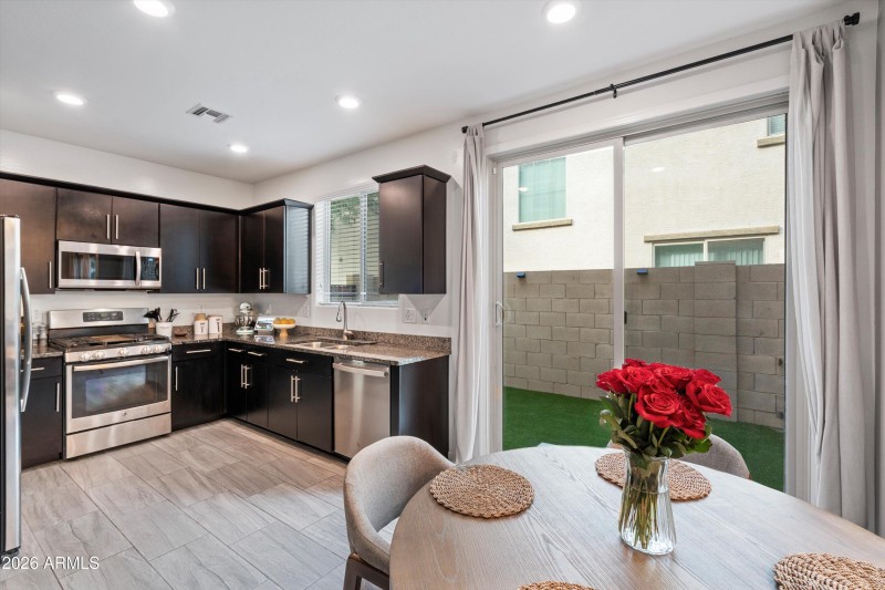 13-Dining to Kitchen