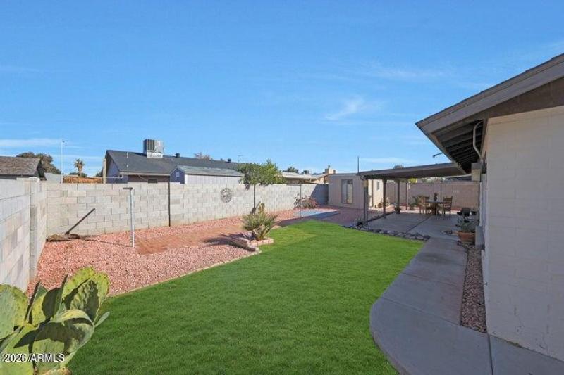 VIRTUALLY STAGED GRASS ON VERMONT