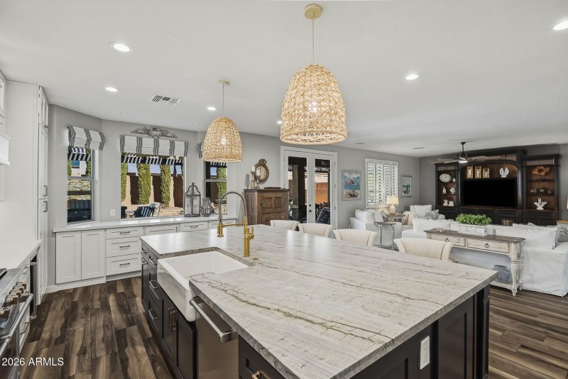 Great cupbords and counter space