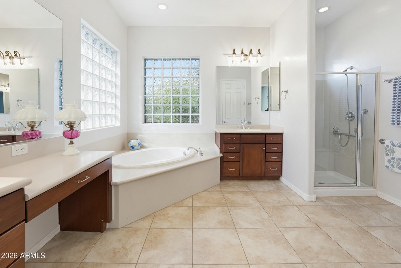 26657 W Mohawk Ln-16