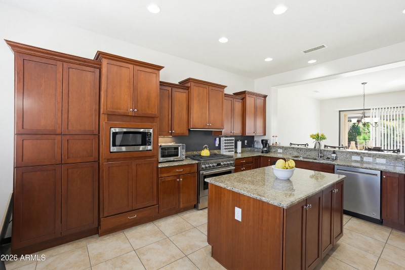 26657 W Mohawk Ln-30