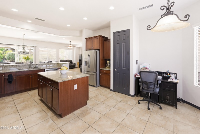 26657 W Mohawk Ln-32