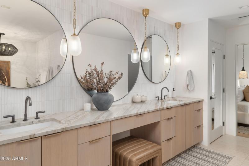 MoreauSedona-MainBathroom1