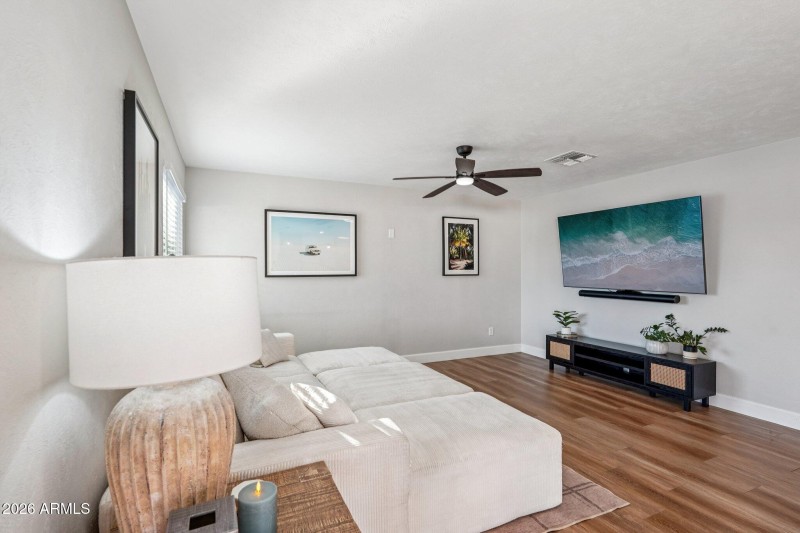 11-web-or-mls-E Wilshire Dr-S2002-011