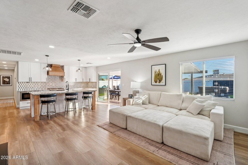 12-web-or-mls-E Wilshire Dr-S2002-012