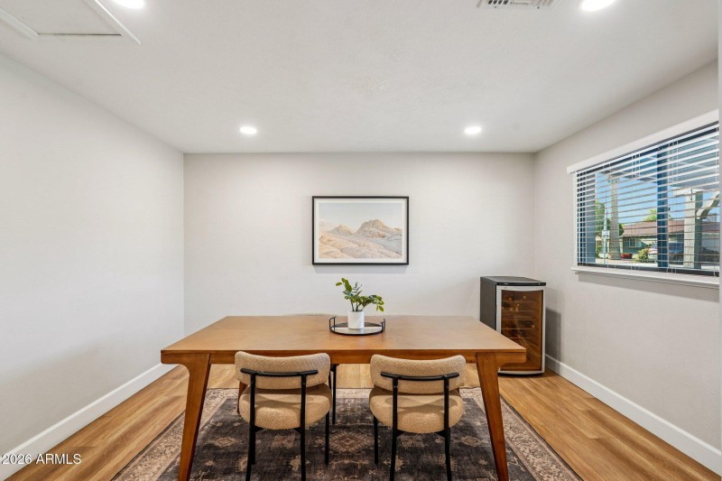 13-web-or-mls-E Wilshire Dr-S2002-013