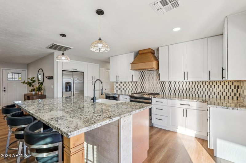 17-web-or-mls-E Wilshire Dr-S2002-017