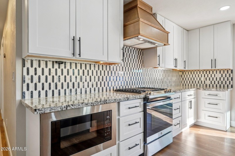 20-web-or-mls-E Wilshire Dr-S2002-020