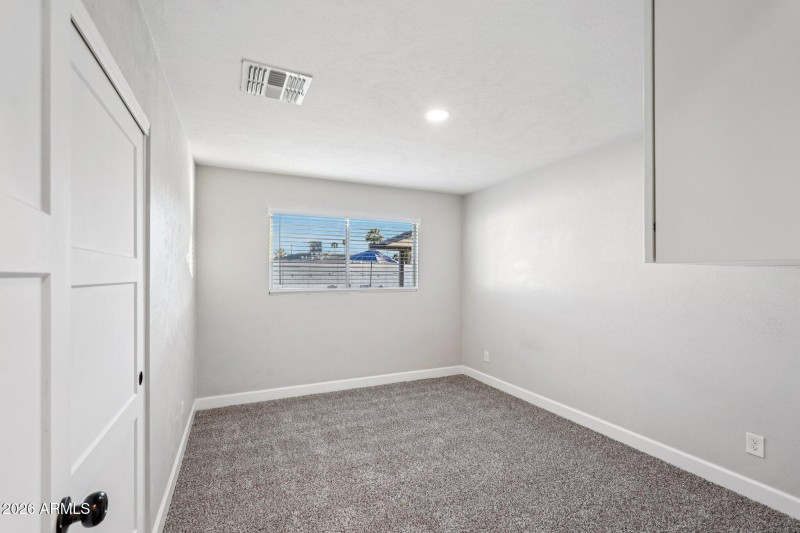 26-web-or-mls-E Wilshire Dr-S2002-026