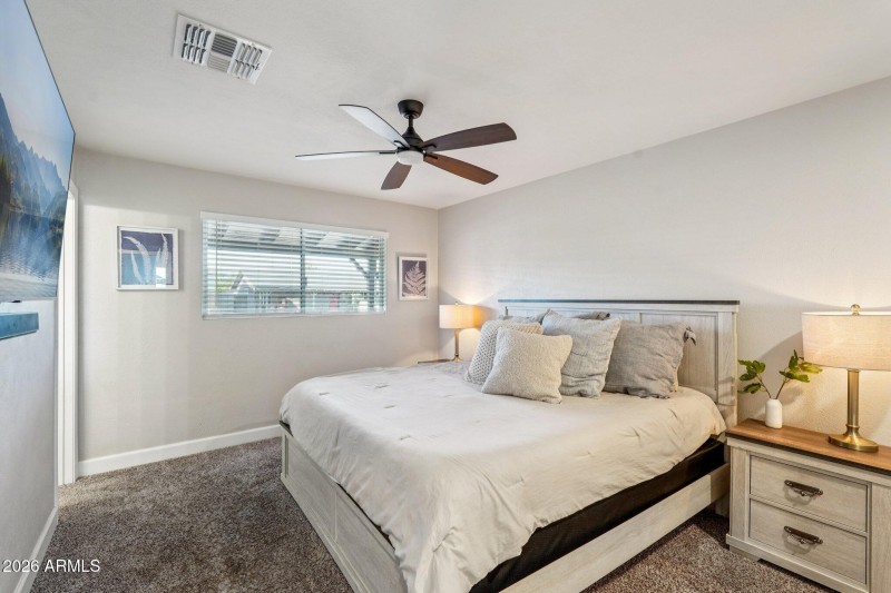 29-web-or-mls-E Wilshire Dr-S2002-029