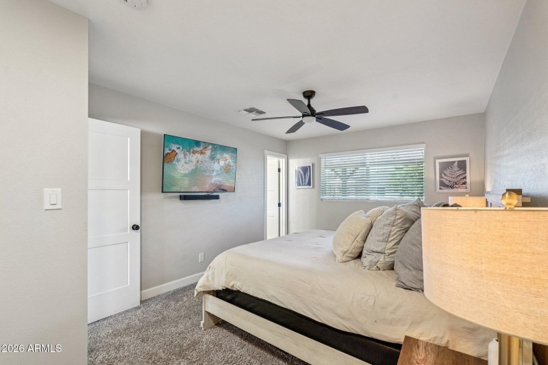 30-web-or-mls-E Wilshire Dr-S2002-030