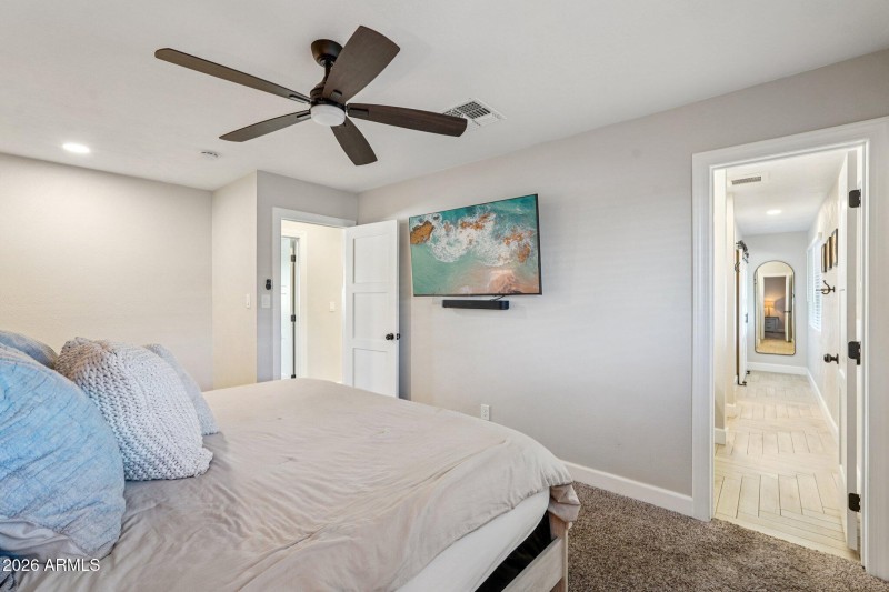 32-web-or-mls-E Wilshire Dr-S2002-032