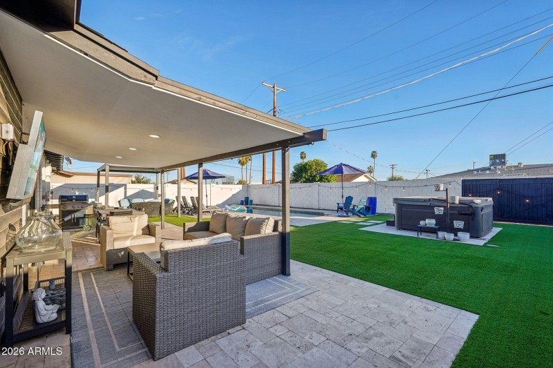 37-web-or-mls-E Wilshire Dr-S2002-037