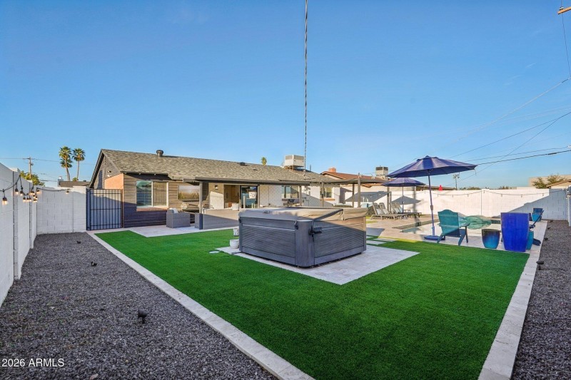 38-web-or-mls-E Wilshire Dr-S2002-038