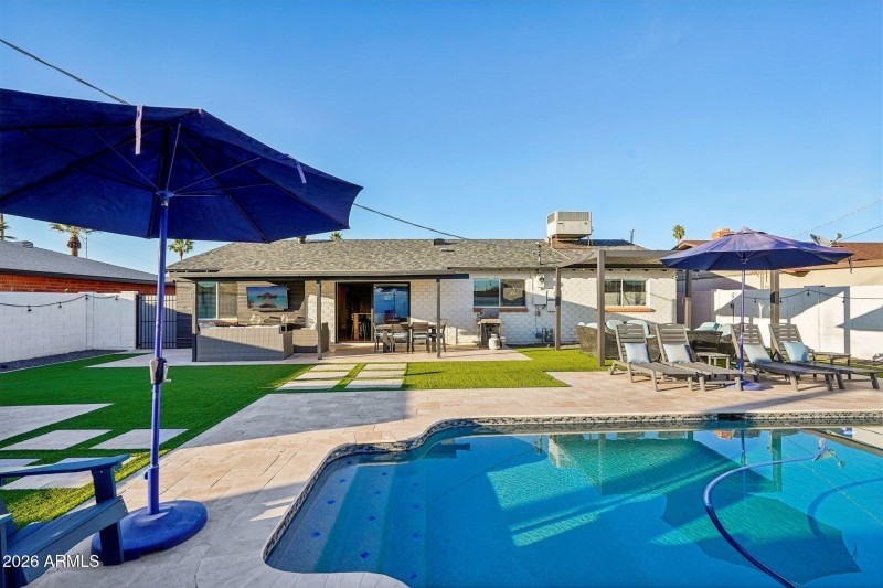 39-web-or-mls-E Wilshire Dr-S2002-039