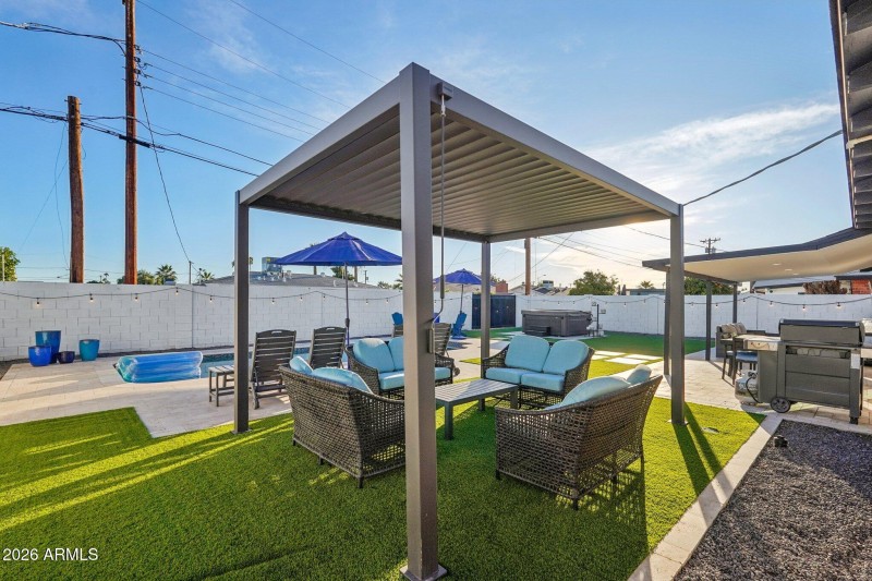 41-web-or-mls-E Wilshire Dr-S2002-041