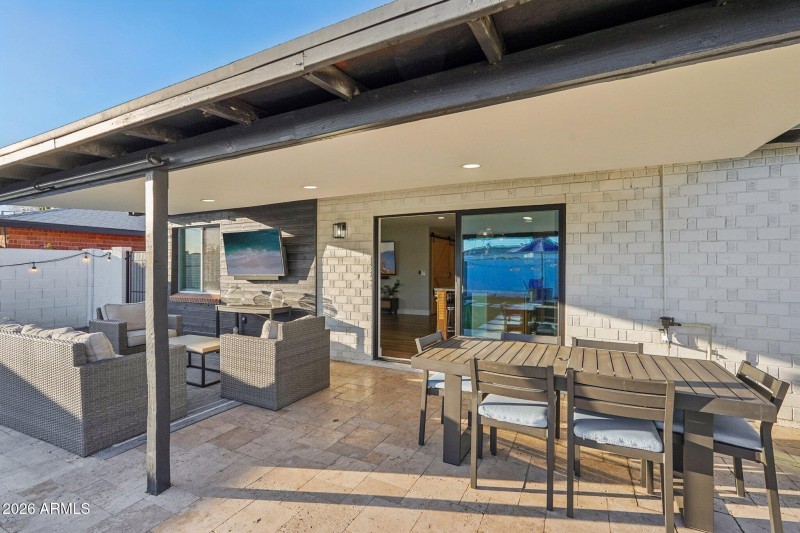 42-web-or-mls-E Wilshire Dr-S2002-042