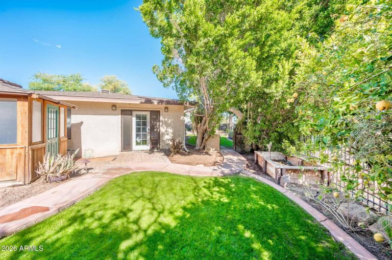 Door to Primary & Garden Bed