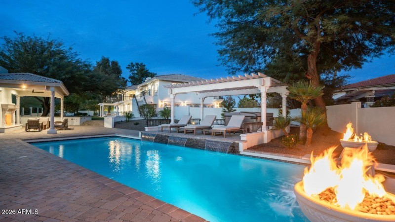 Private Pool Entertaing