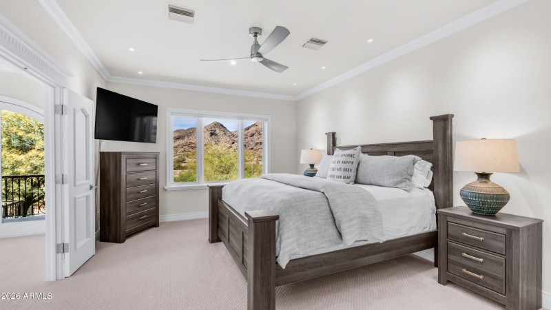 Stunning Guest Quarters Mountain Views