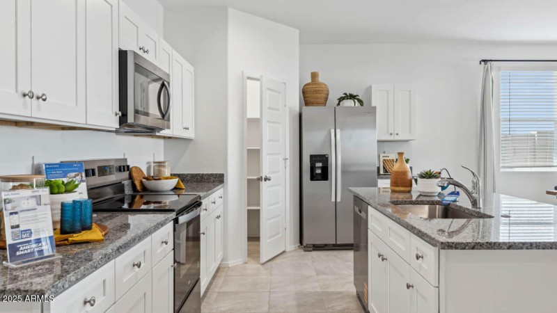 Photo is of model. Packages may vary.