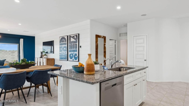 Photo is of model. Packages may vary.