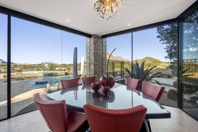 022_Breakfast Nook Views