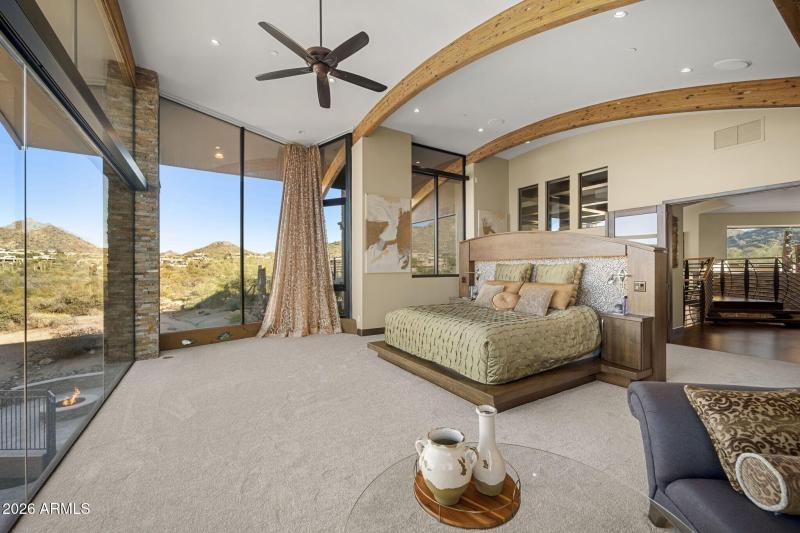 030_Guest Bedroom to Entry