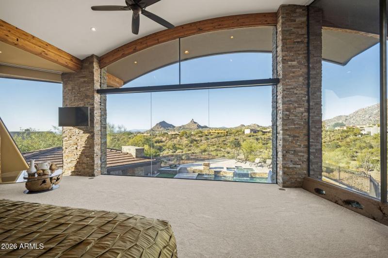 032_Guest Bed 1 Views