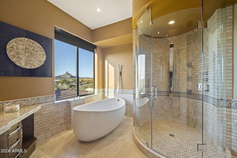 036_Guest Bedroom 1 Bathroom