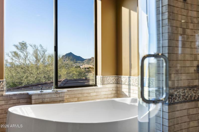 037_Guest Bedroom 1 Bathroom View