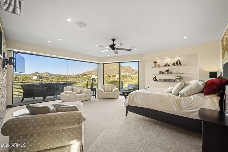 038_Primary Bedroom 1