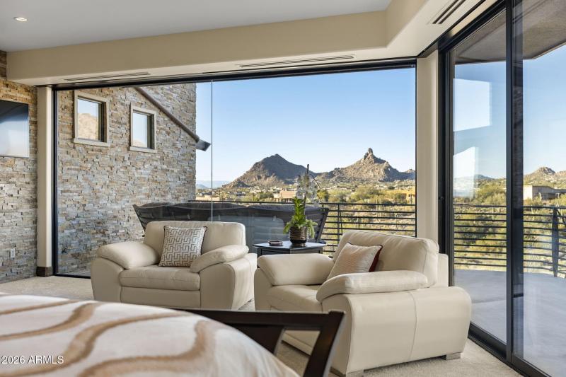 040_Primary Bed View