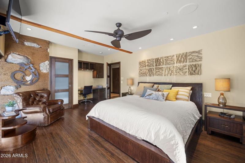 054_Guest Bed 3 Detail