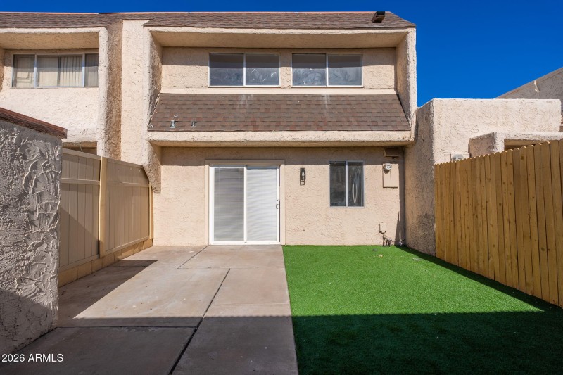 950 S Valencia Unit 14 - 27