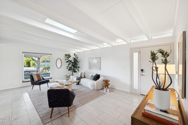 7-web-or-mls-5735-north-11th-st