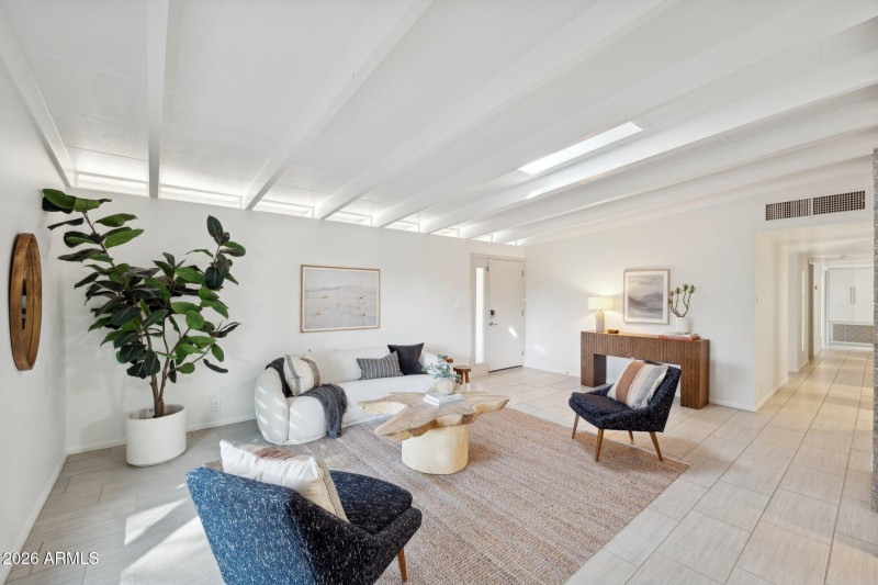 8-web-or-mls-5735-north-11th-st