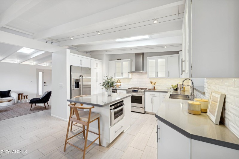 12-web-or-mls-5735-north-11th-st