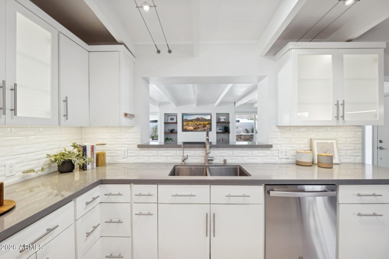 15-web-or-mls-5735-north-11th-st