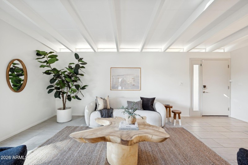 21-web-or-mls-5735-north-11th-st