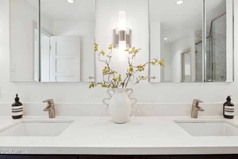 31-web-or-mls-5735-north-11th-st